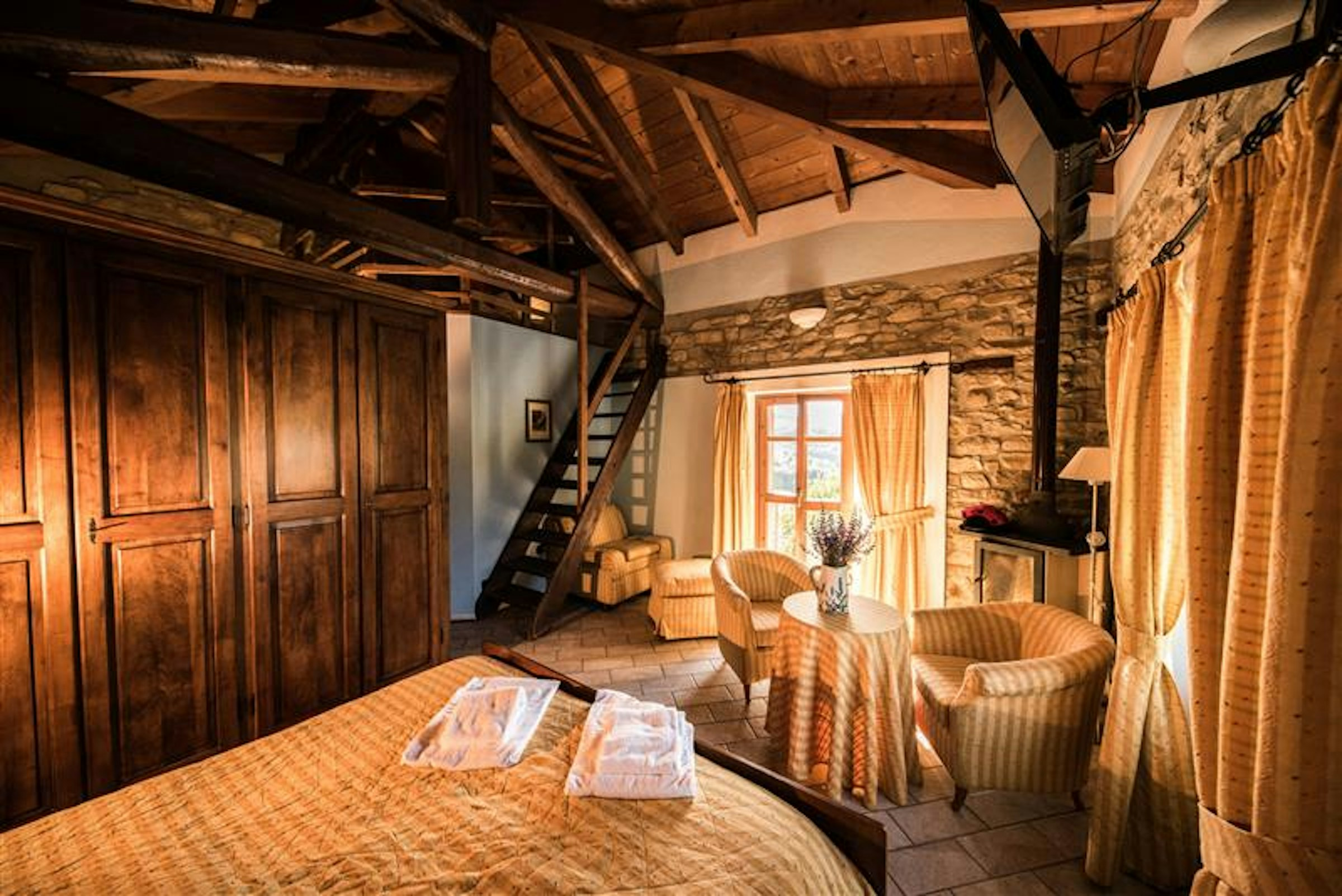 Wohnraum mit Doppelbett