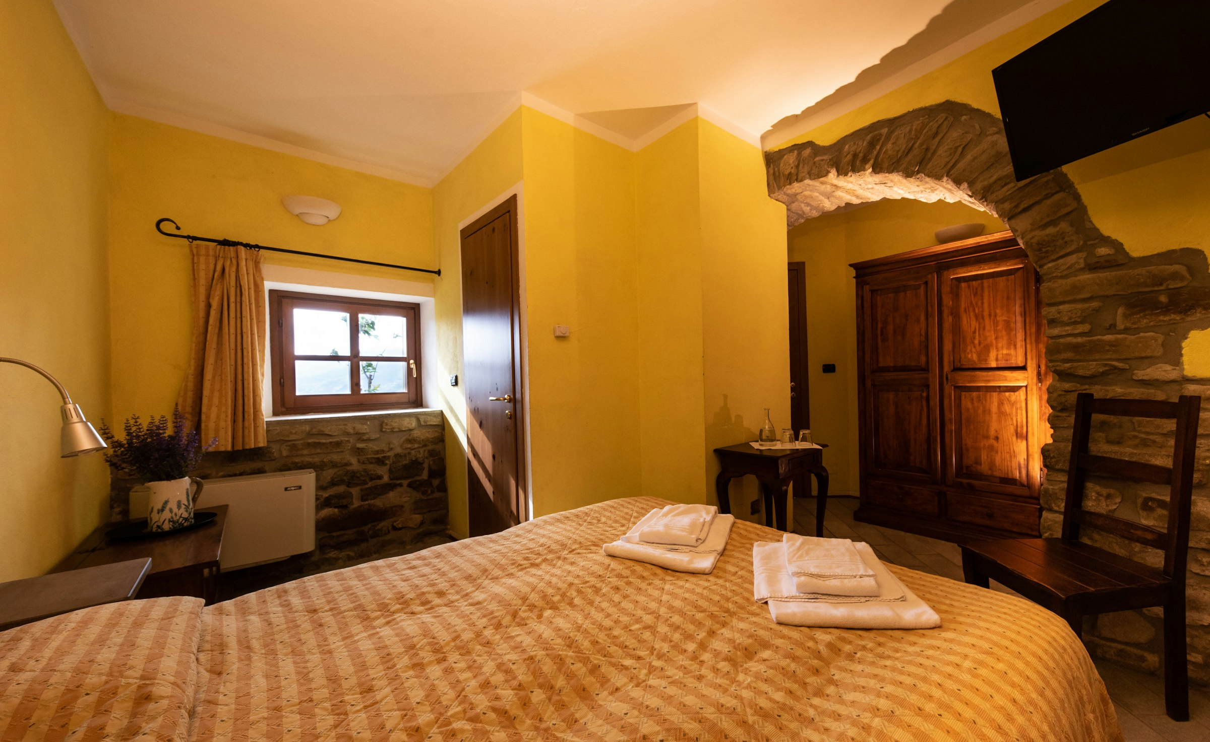 Schlafzimmer mit Fenster