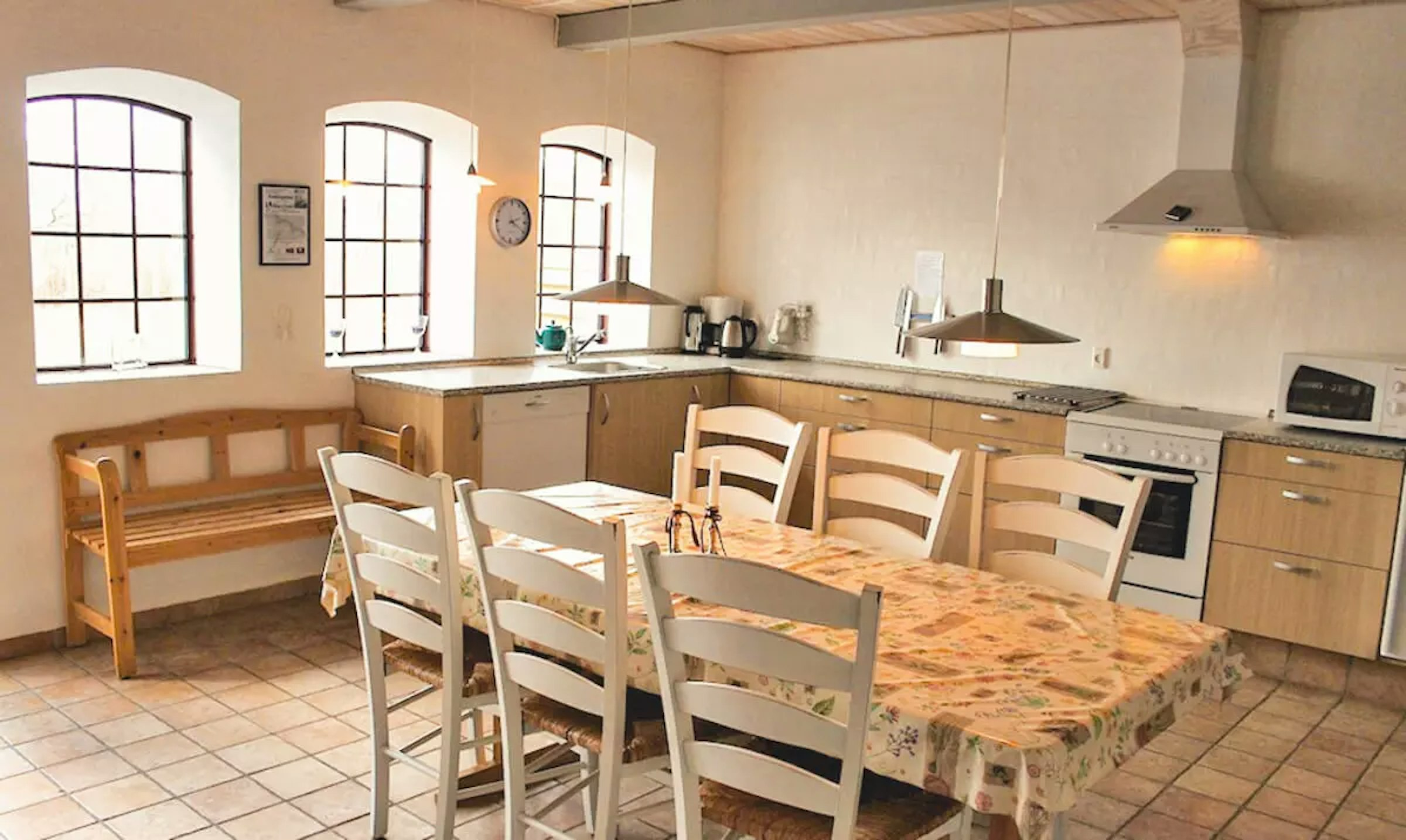 Küche und Esszimmer