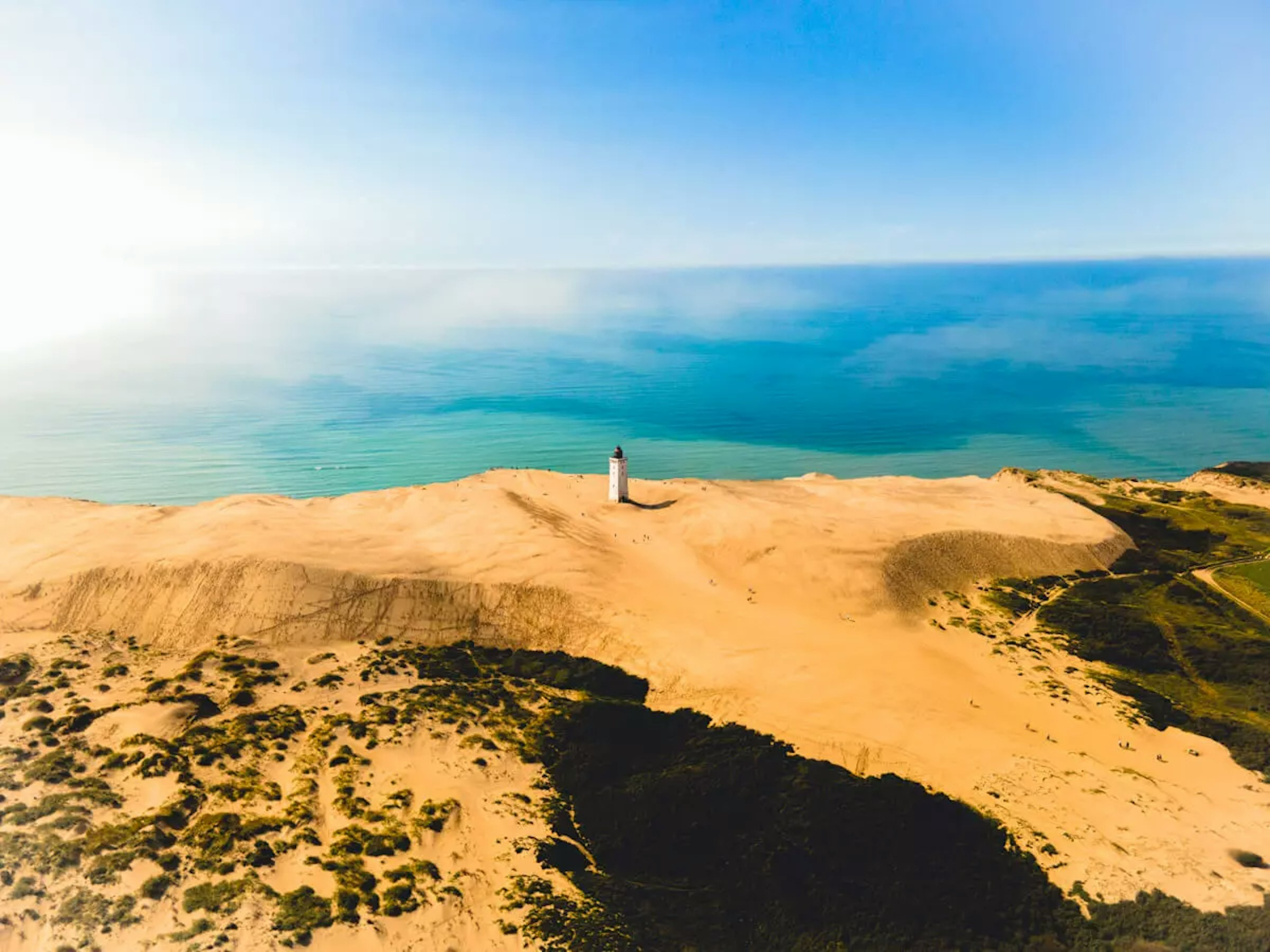 Leuchtturm vor dem Meer