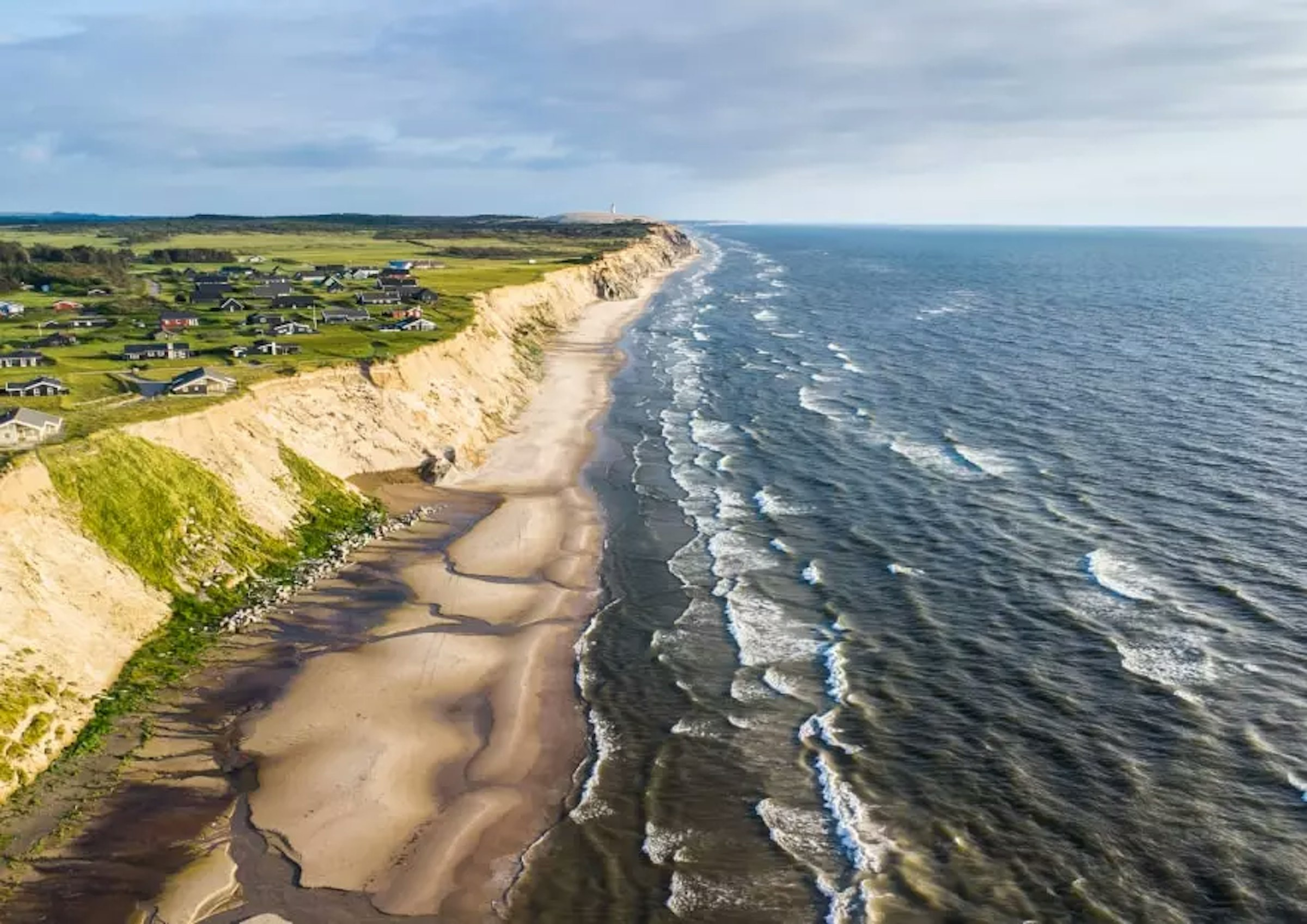 Wildes Meer an einer Küste