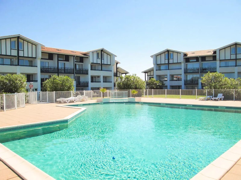 Hotelanlage mit Pool