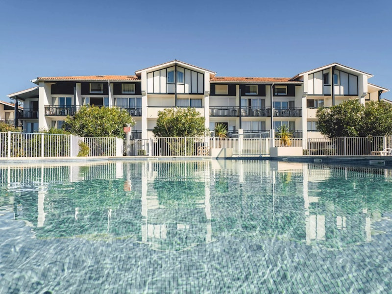 Hotelanlage mit Pool