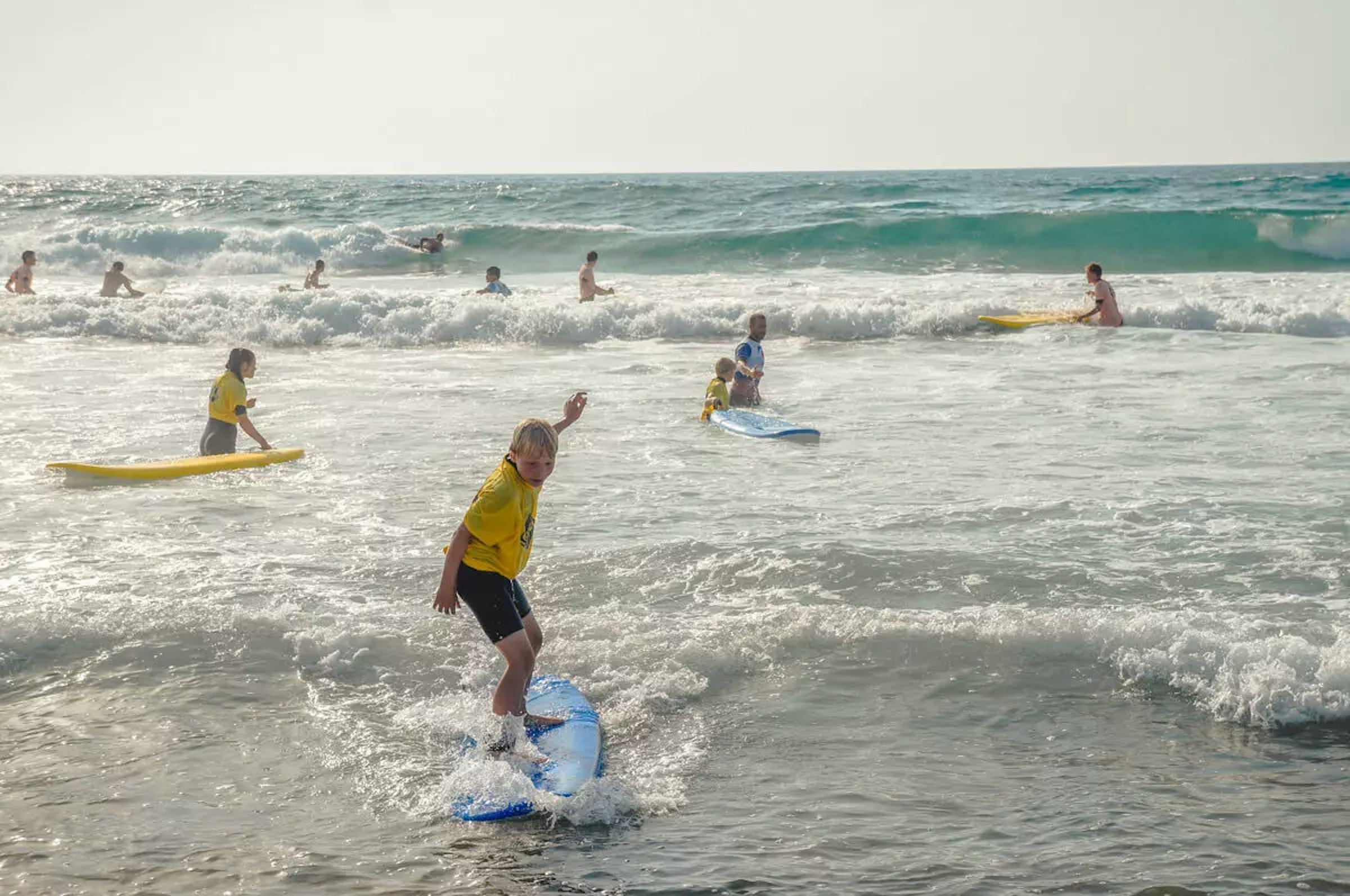 Surfende Kinder