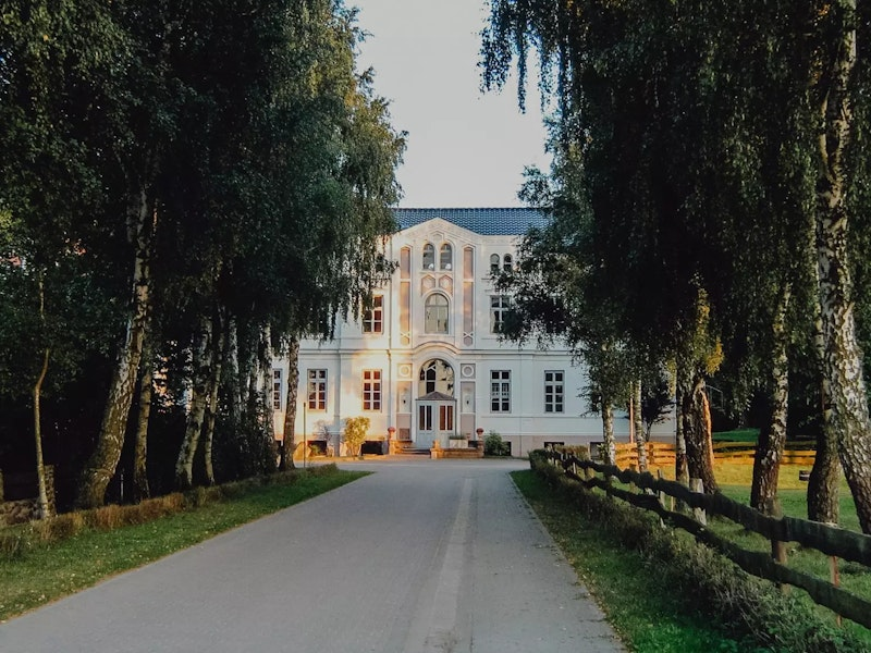Schlosseinfahrt