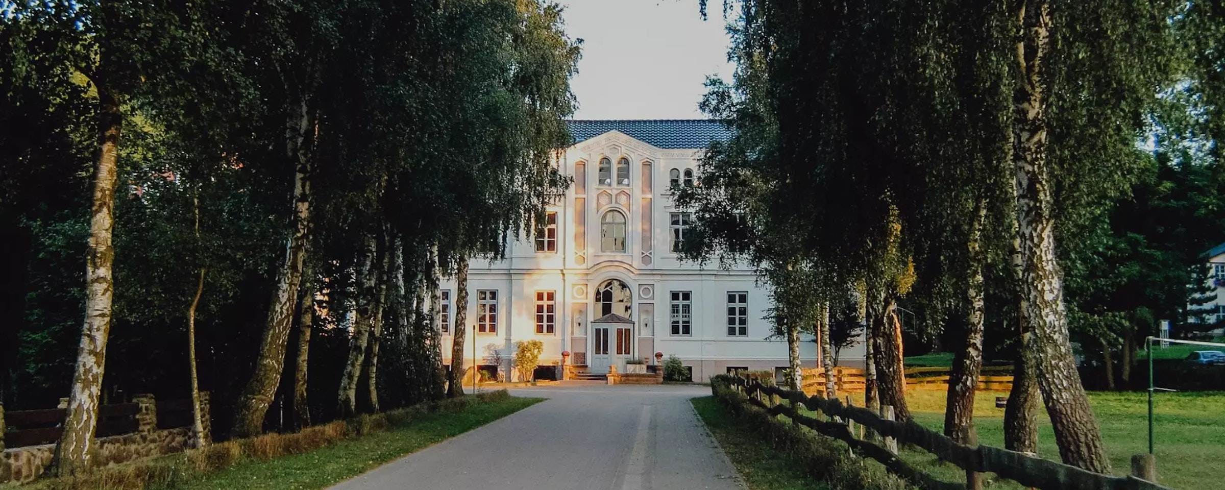 Schlosseinfahrt