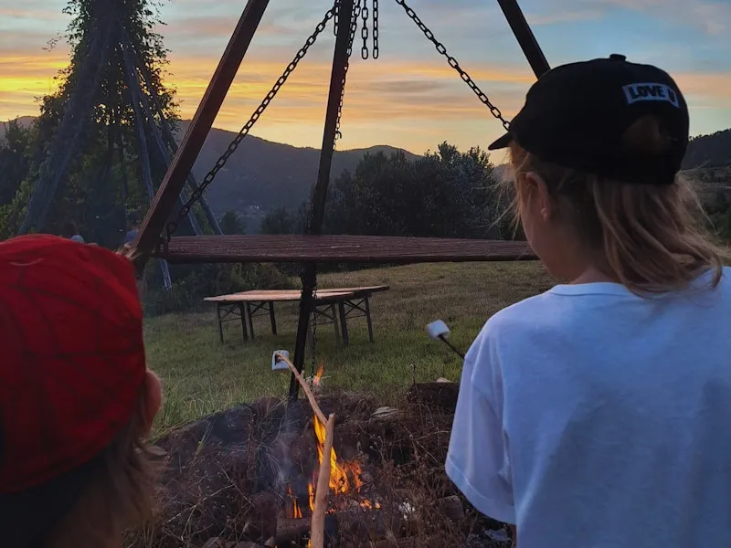 Lagerfeuer und Marshmellows