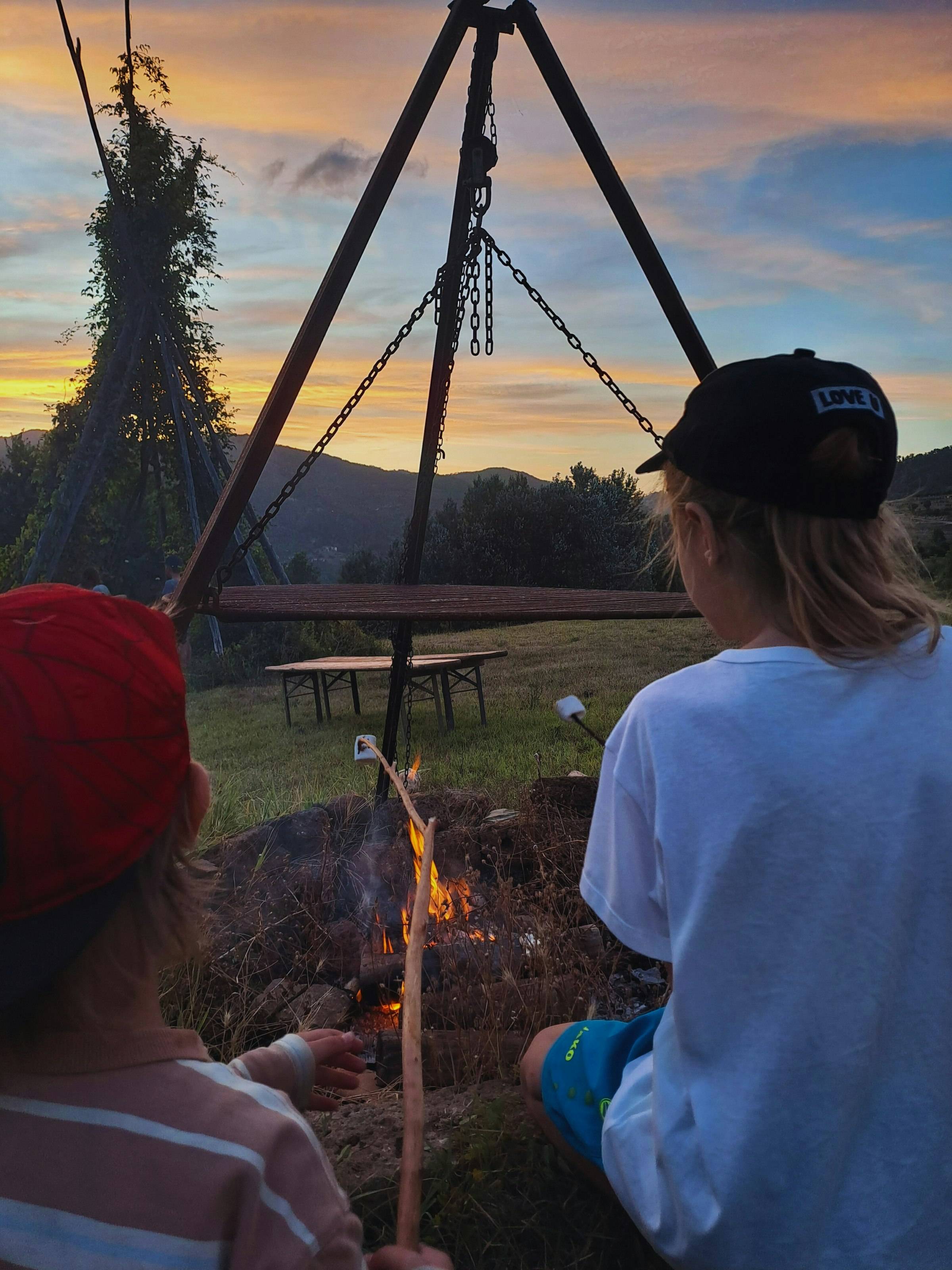 Lagerfeuer und Marshmellows