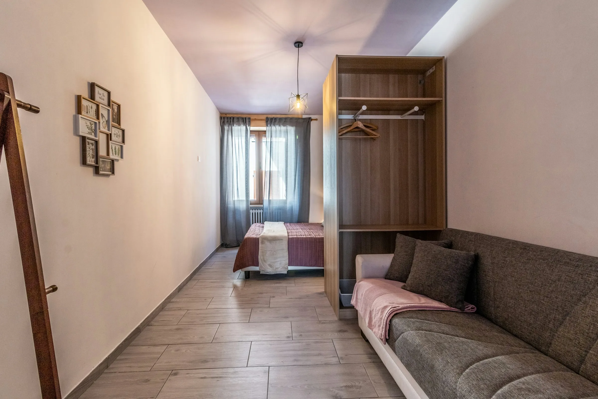 Schlafzimmer mit Sofa