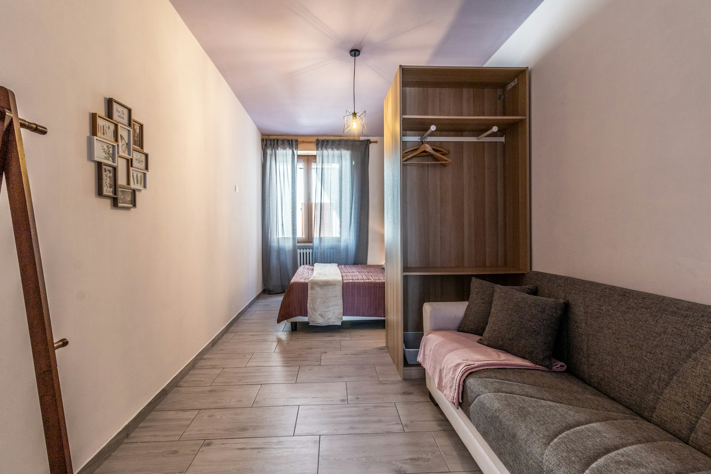 Schlafzimmer mit Sofa