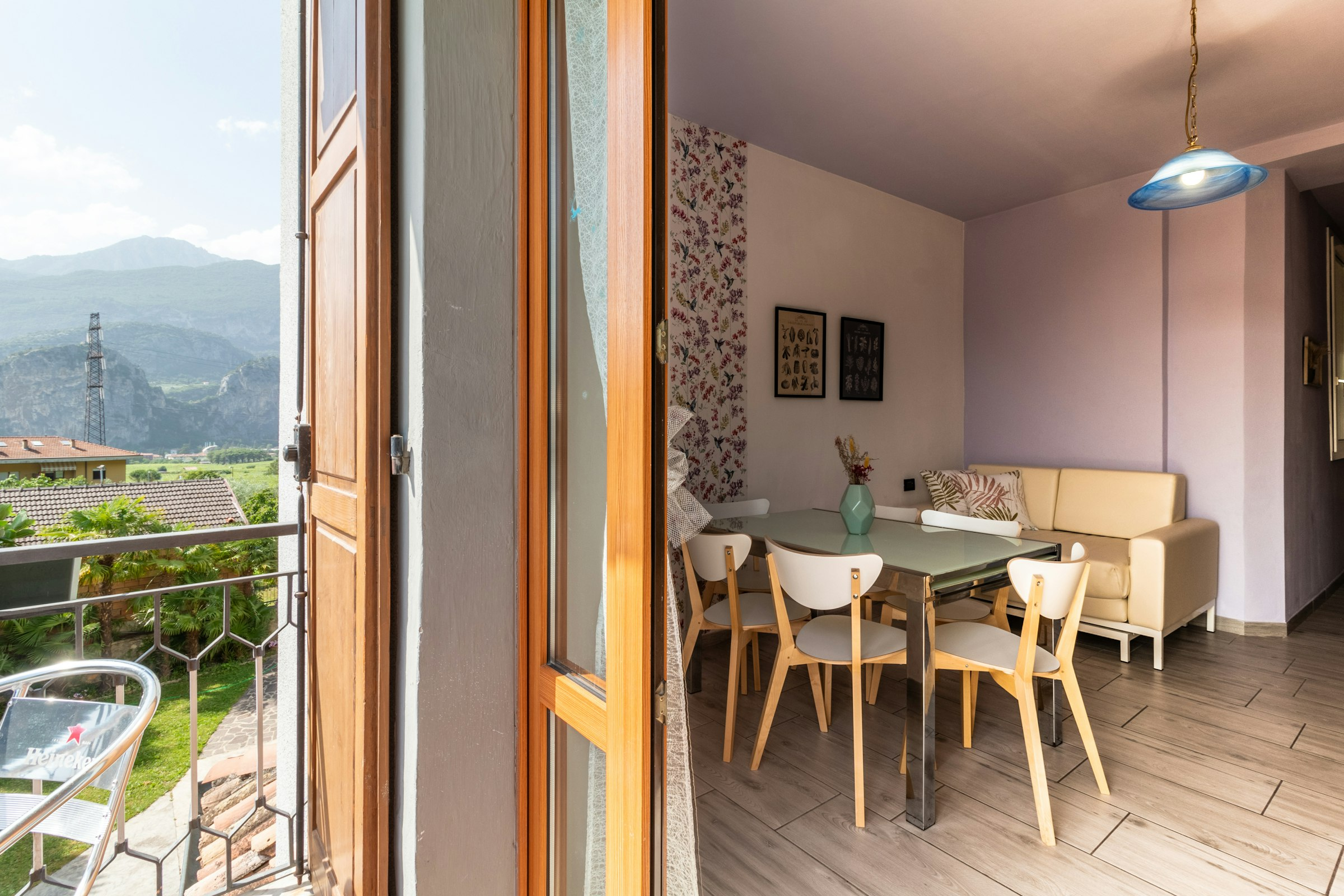 Balkon und Wohnung