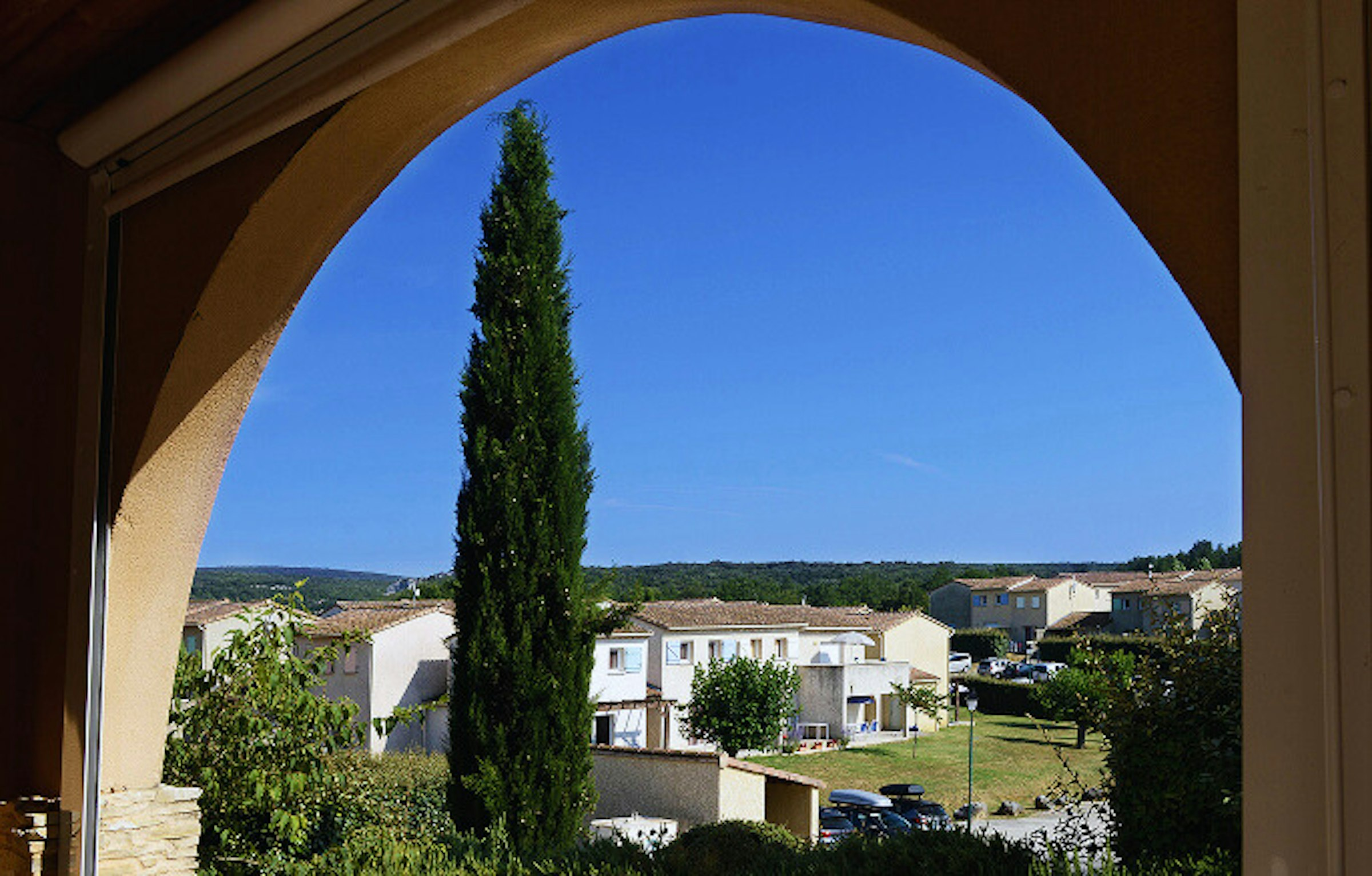 Blick aus dem Fenster in Frankreich