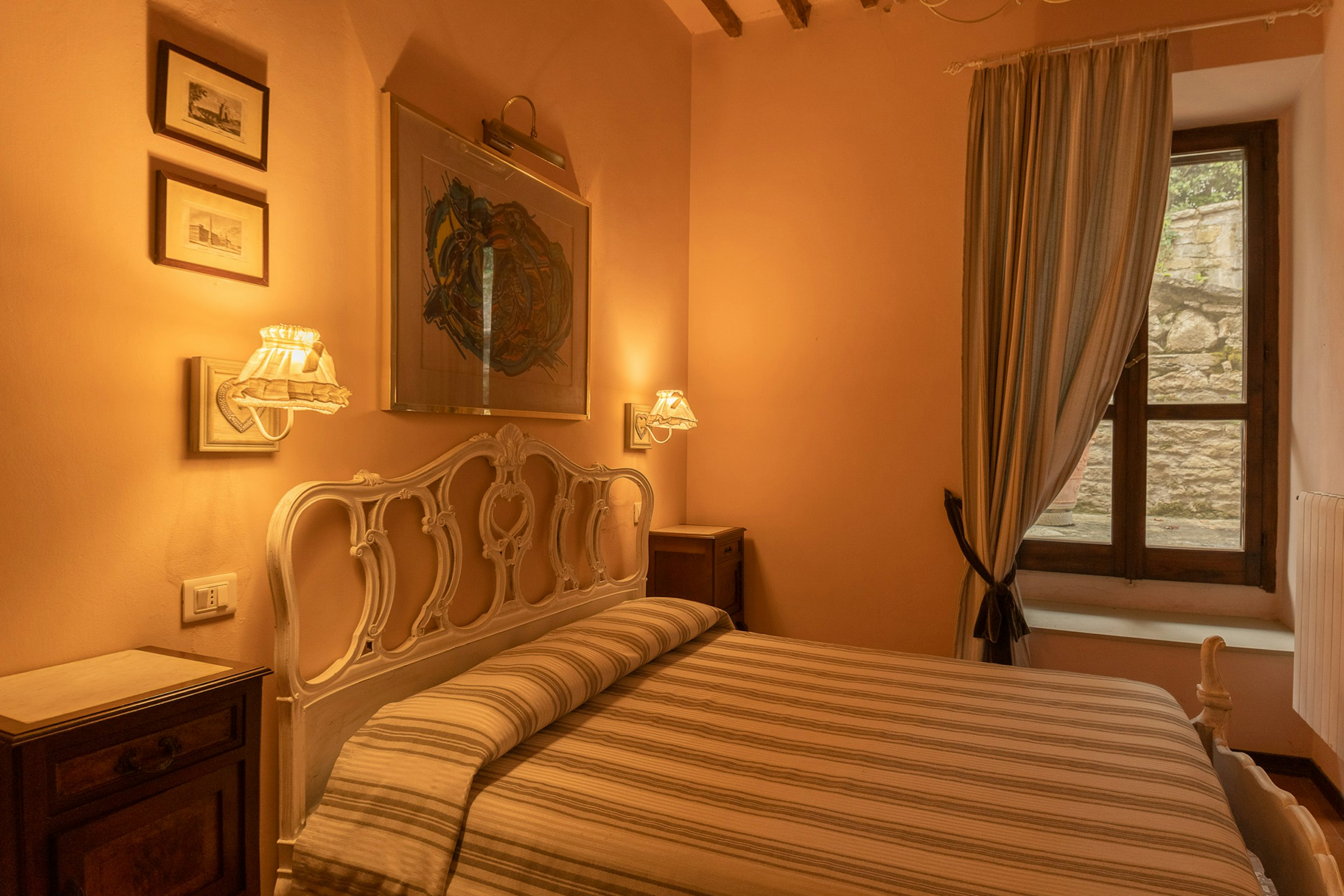 Schlafzimmer mit Doppelbett