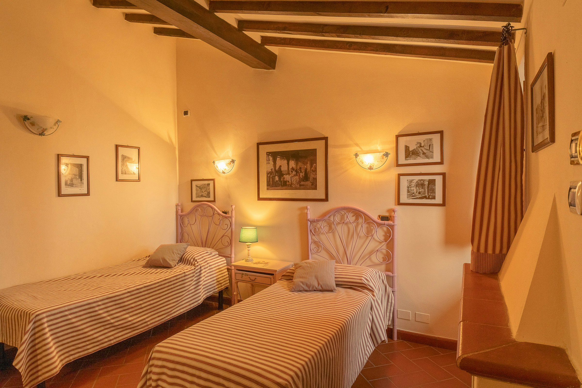 Schlafzimmer mit Einzelbetten