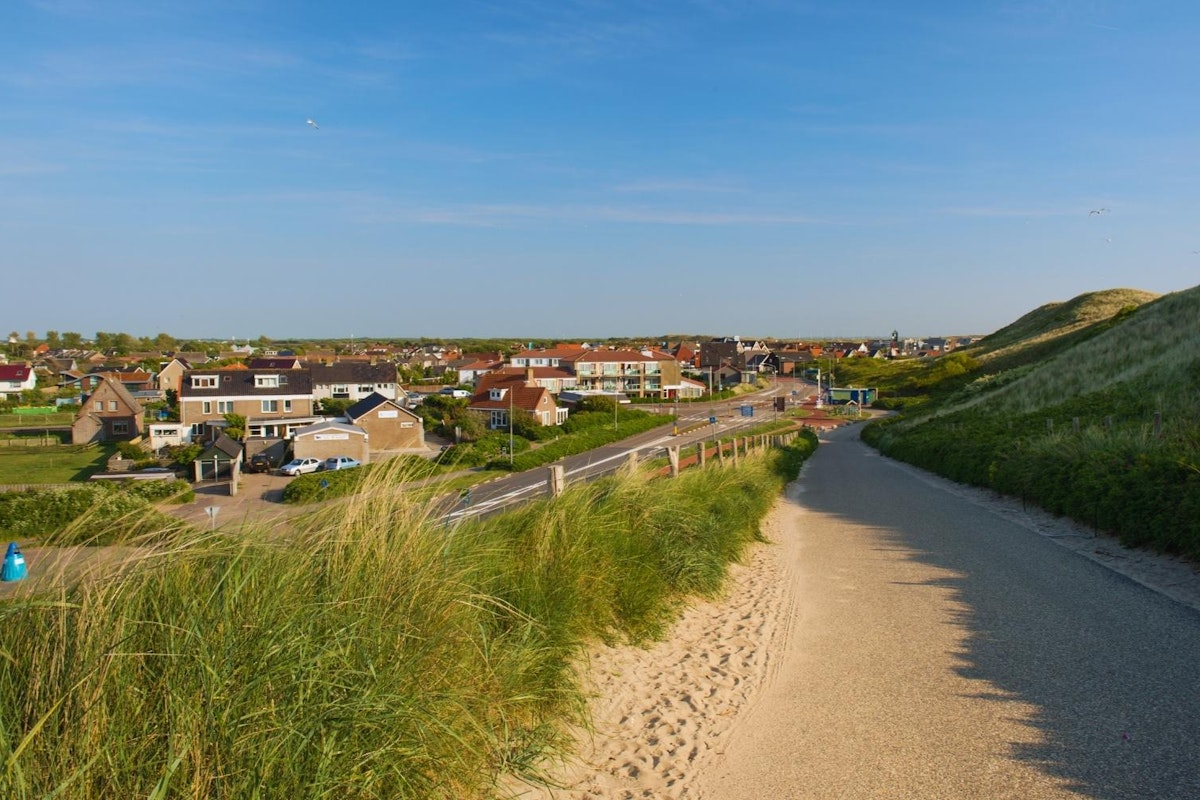 direkt hinter dem Deich