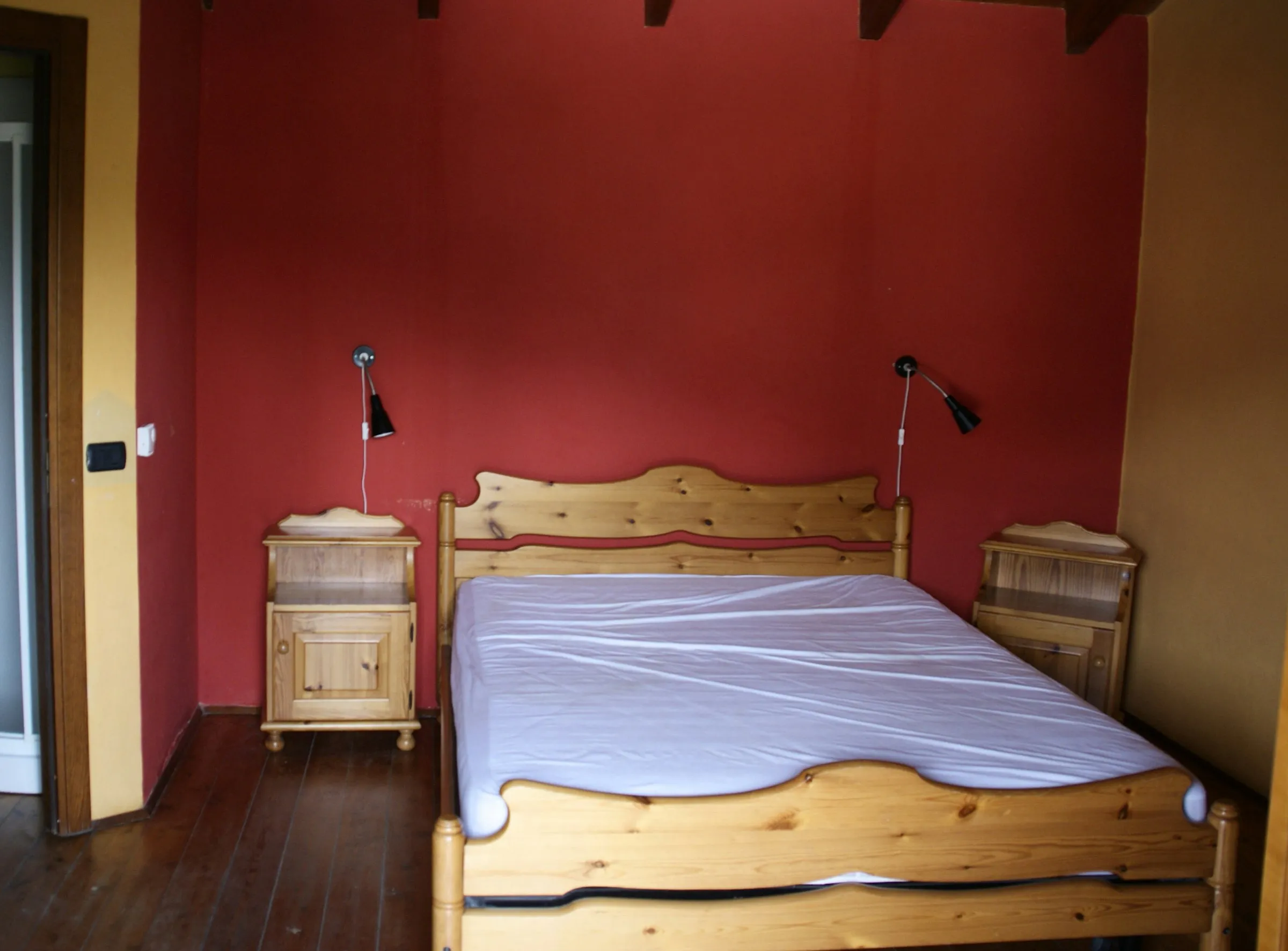 Schlafzimmer mit Doppelbett