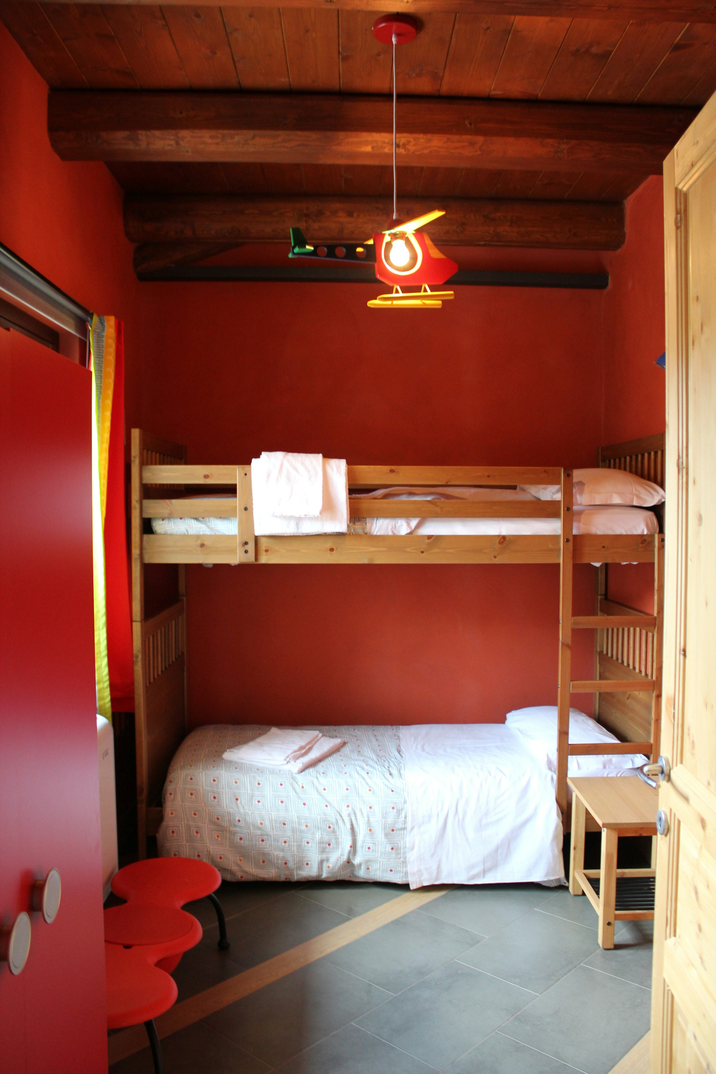 Kinderzimmer mit Hochbett