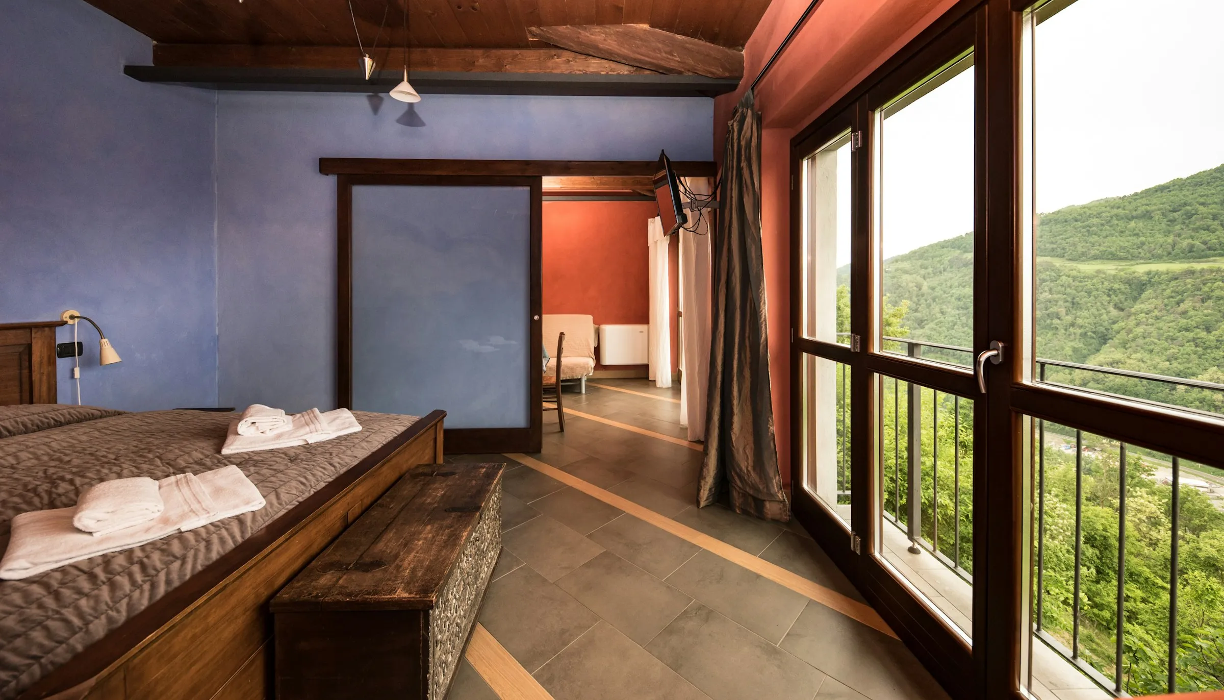Schlafzimmer mit Fenster