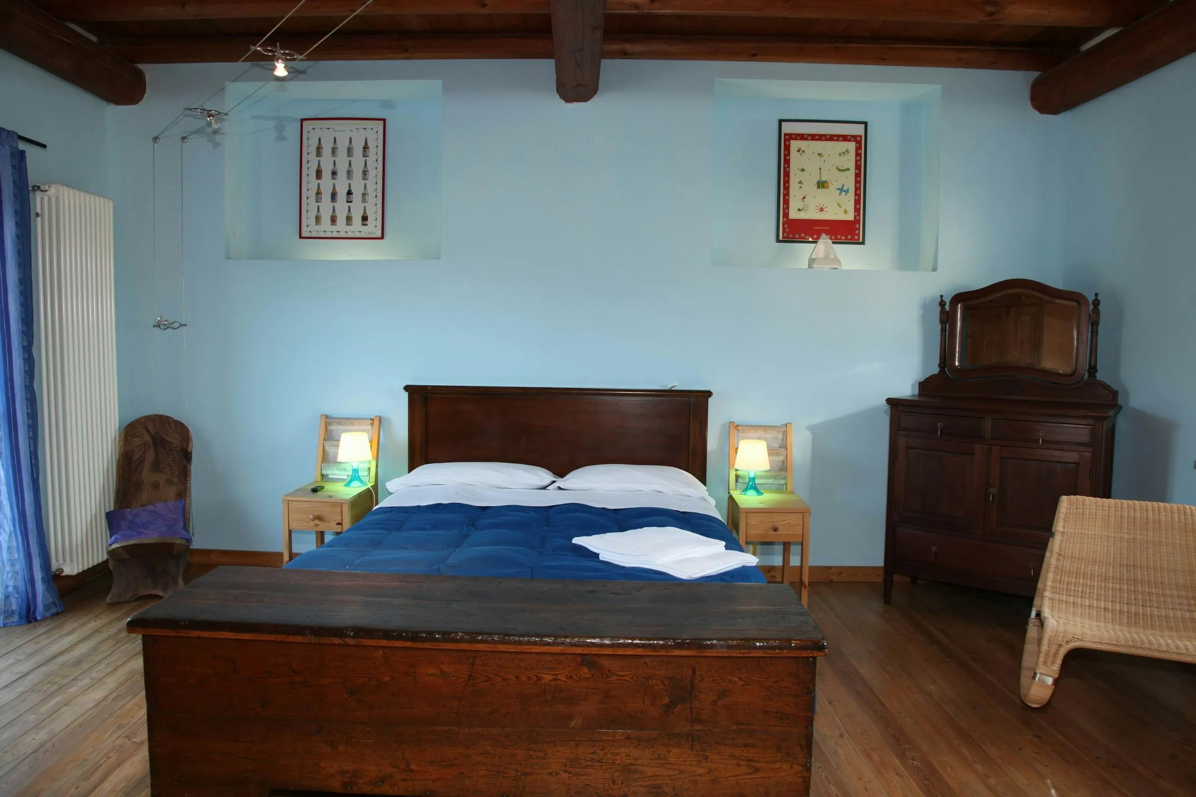 Schlafzimmer mit Doppelbett