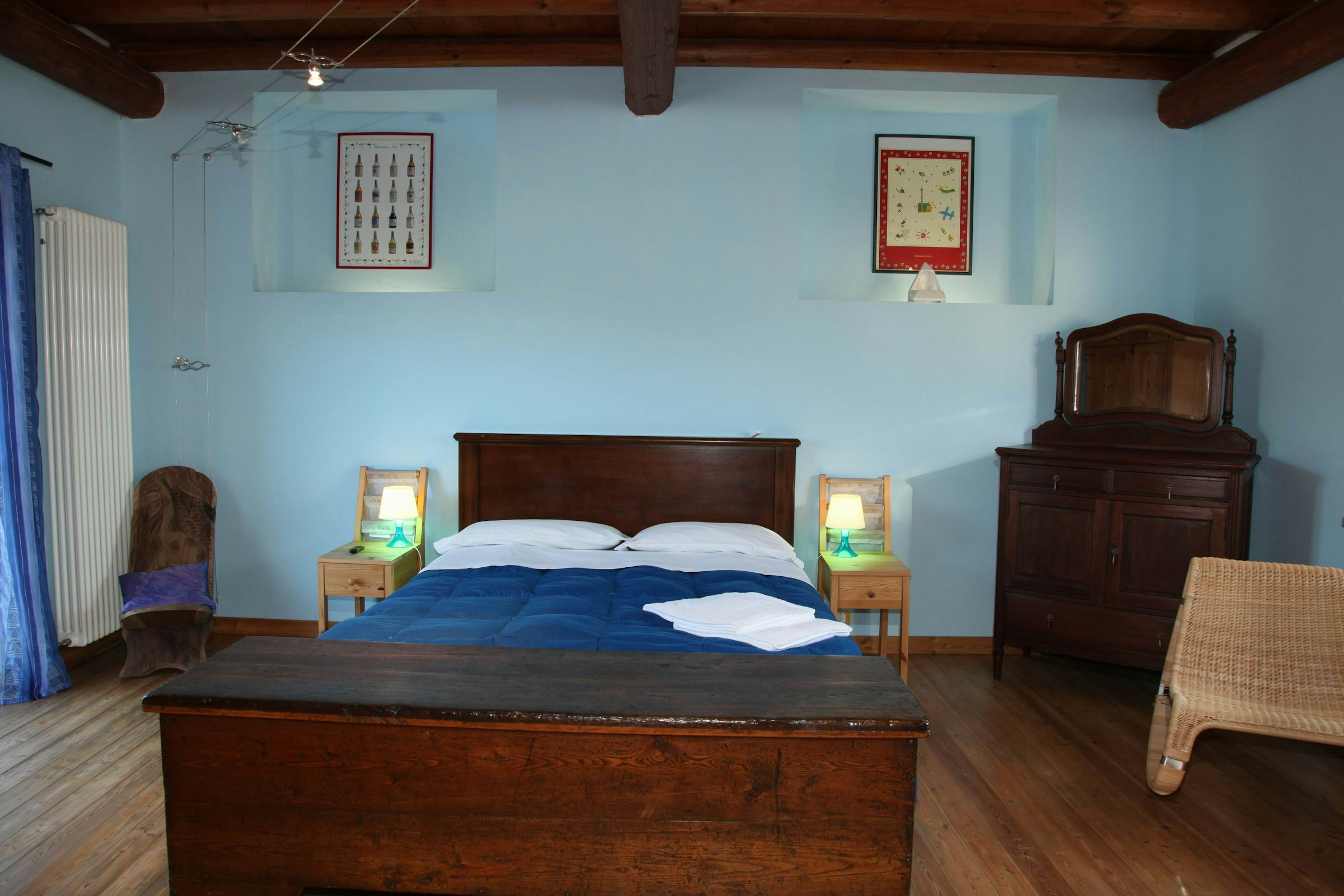 Schlafzimmer mit Doppelbett