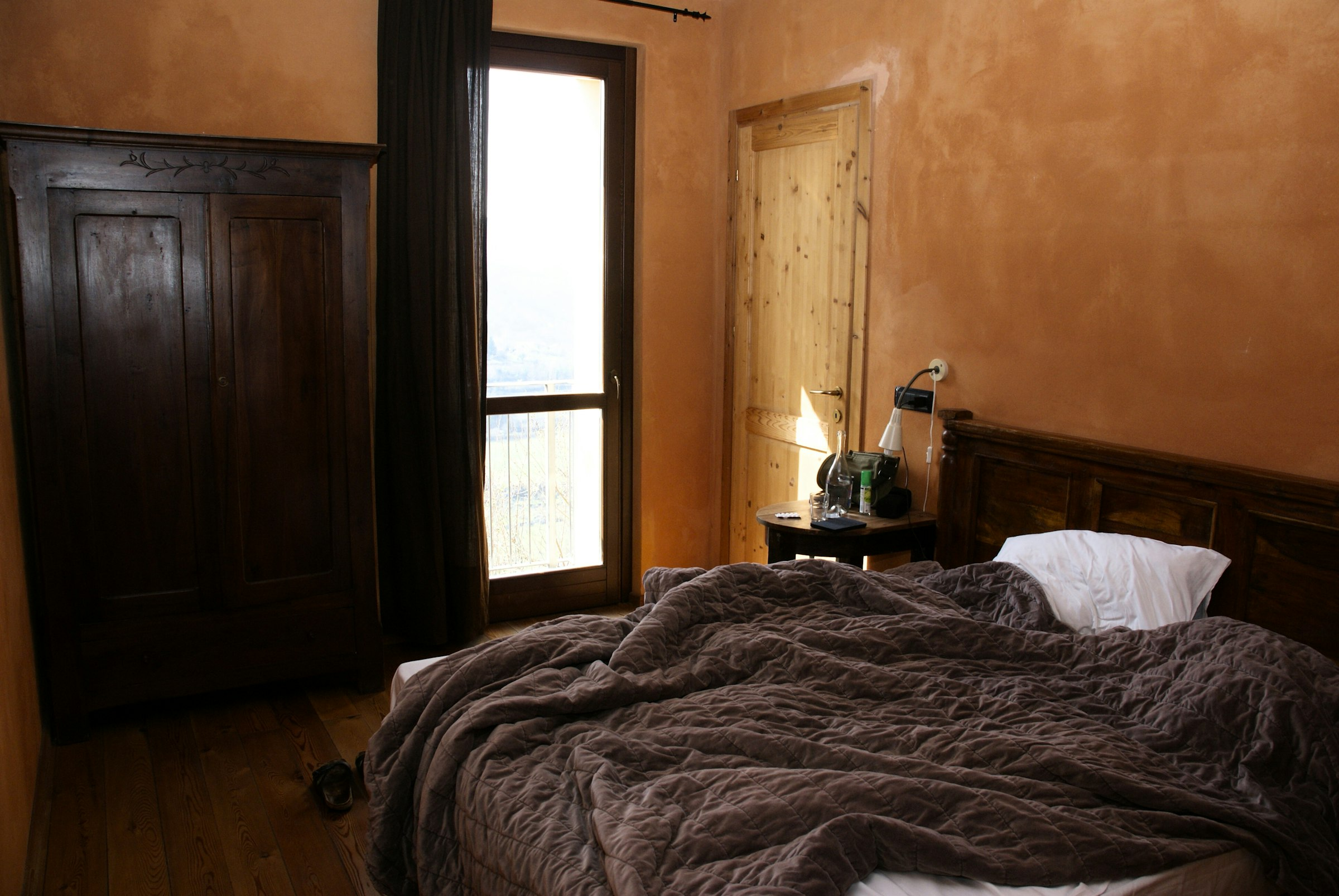 Schlafzimmer mit Doppelbett