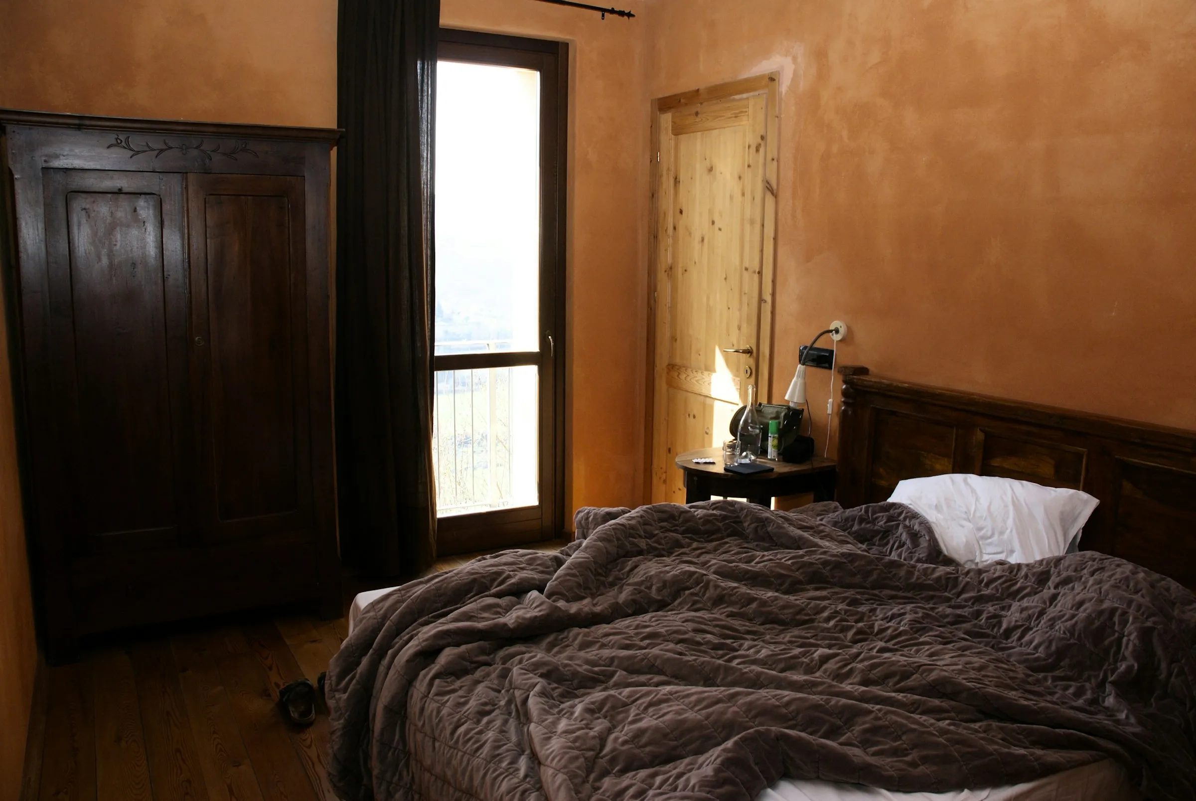 Schlafzimmer mit Doppelbett