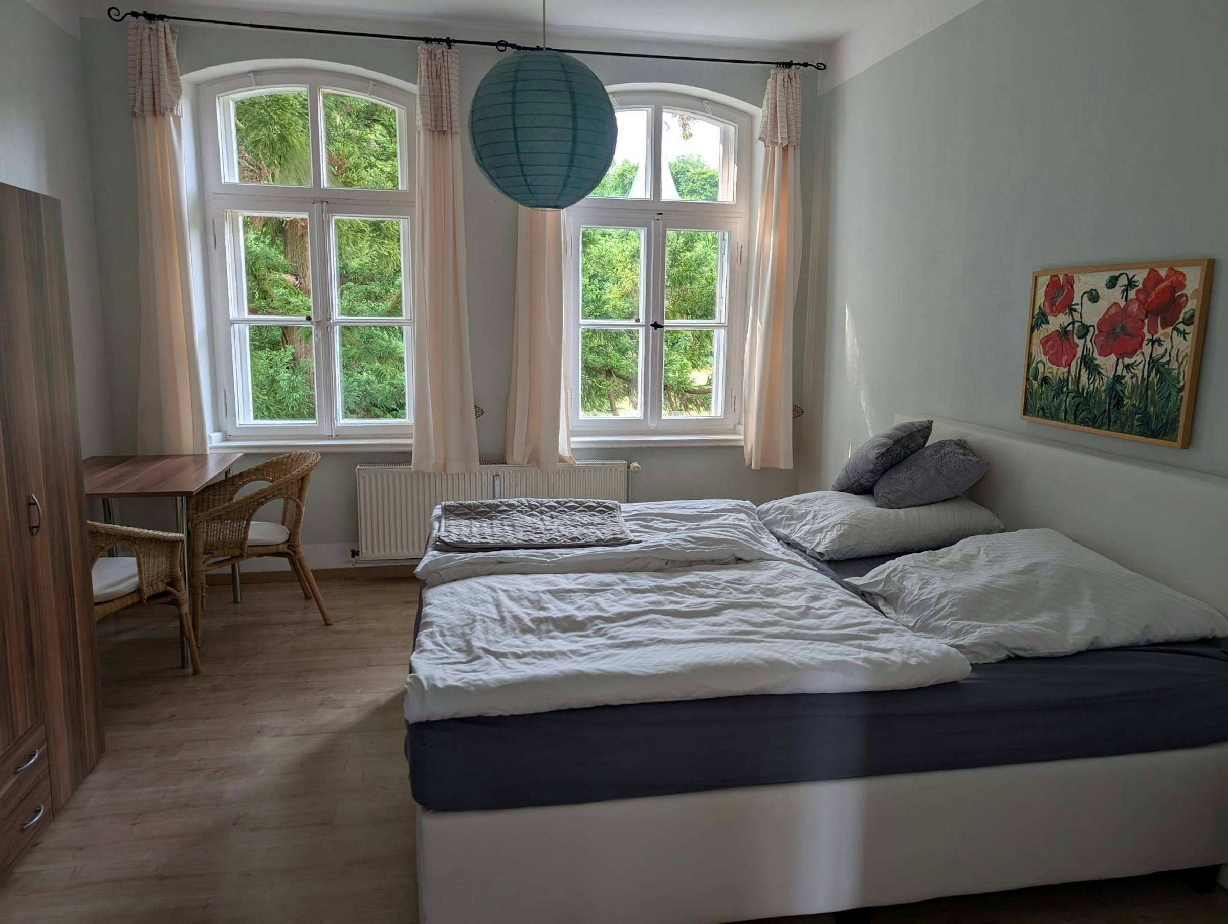 Schlafzimmer mit Doppelbett