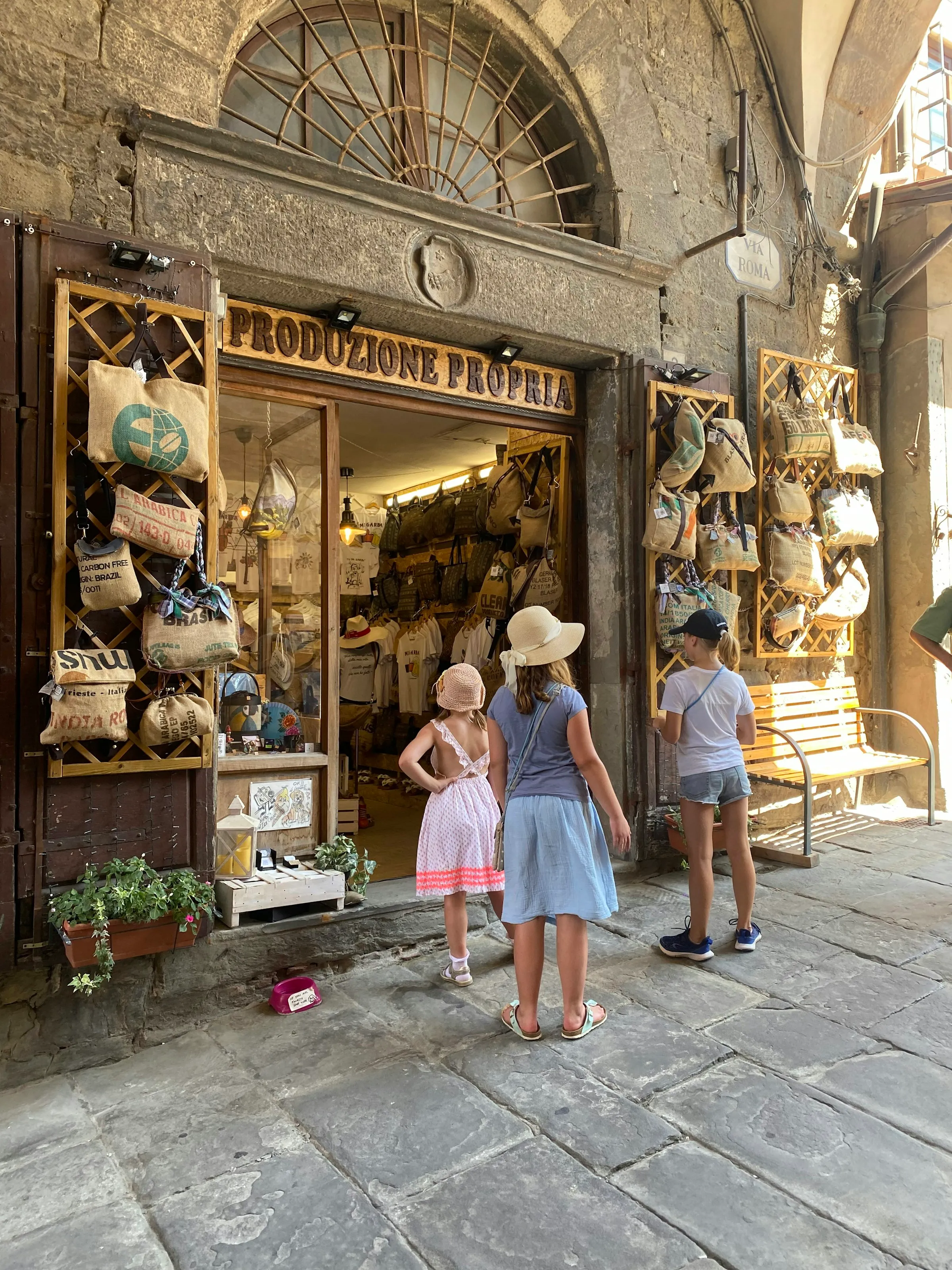 Kinder in Italienischer Stadt
