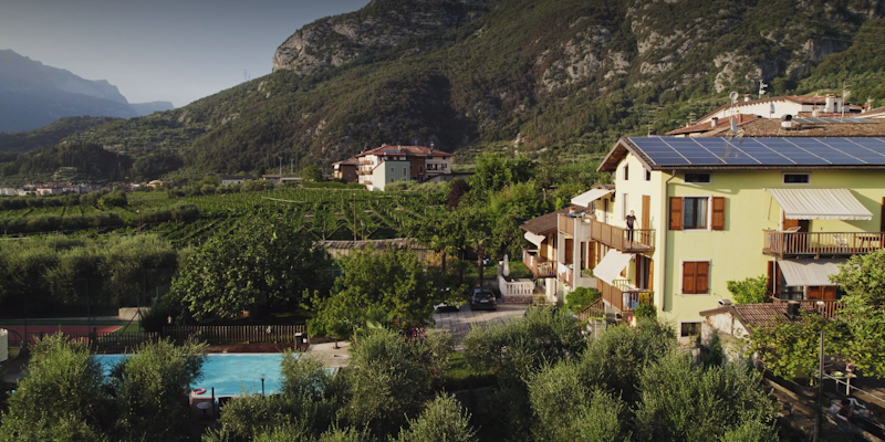 Blick auf die Azienda Michelotti im Gardasee