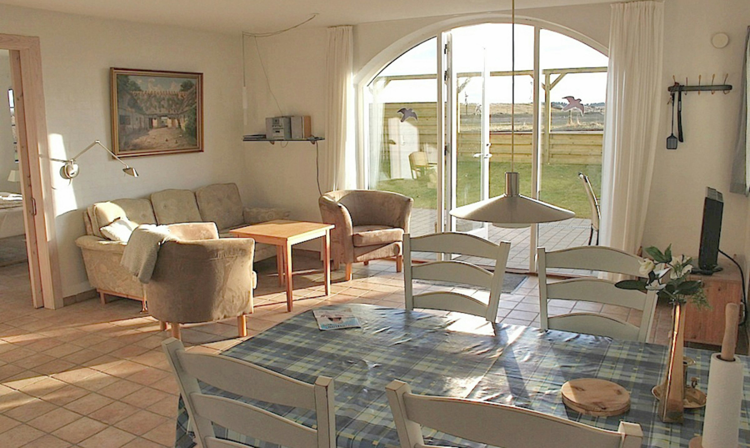 Wohnraum mit Esstisch