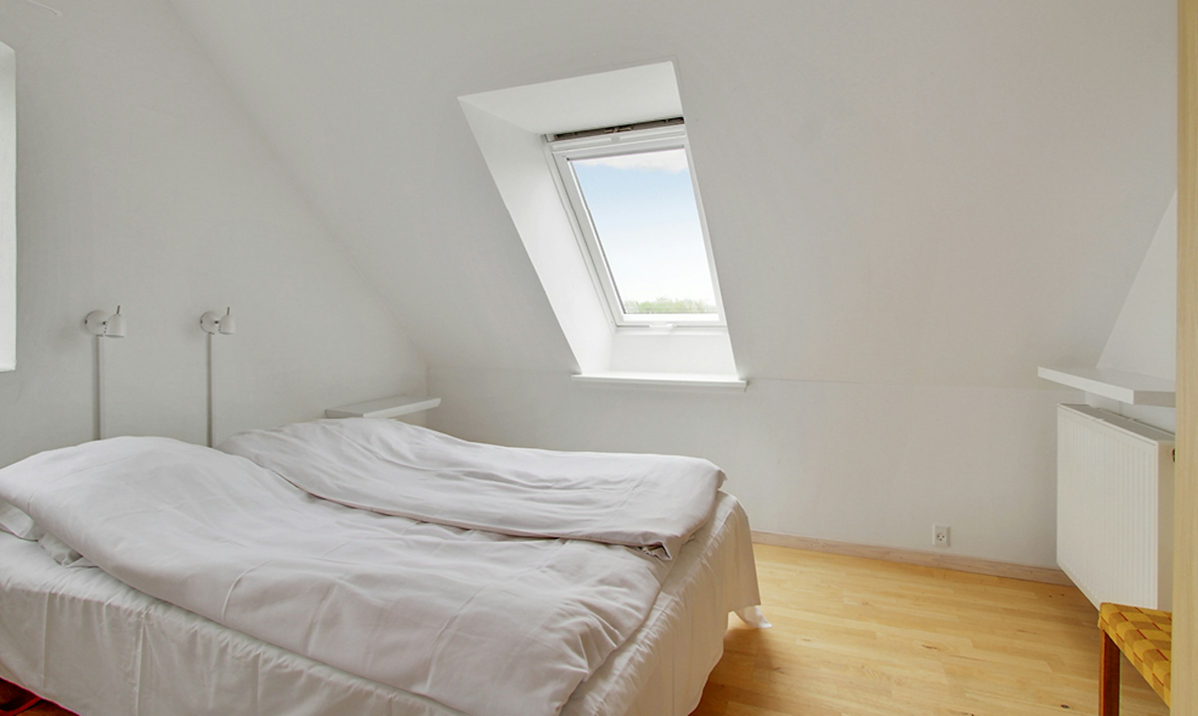 Schlafzimmer mit Doppelbett