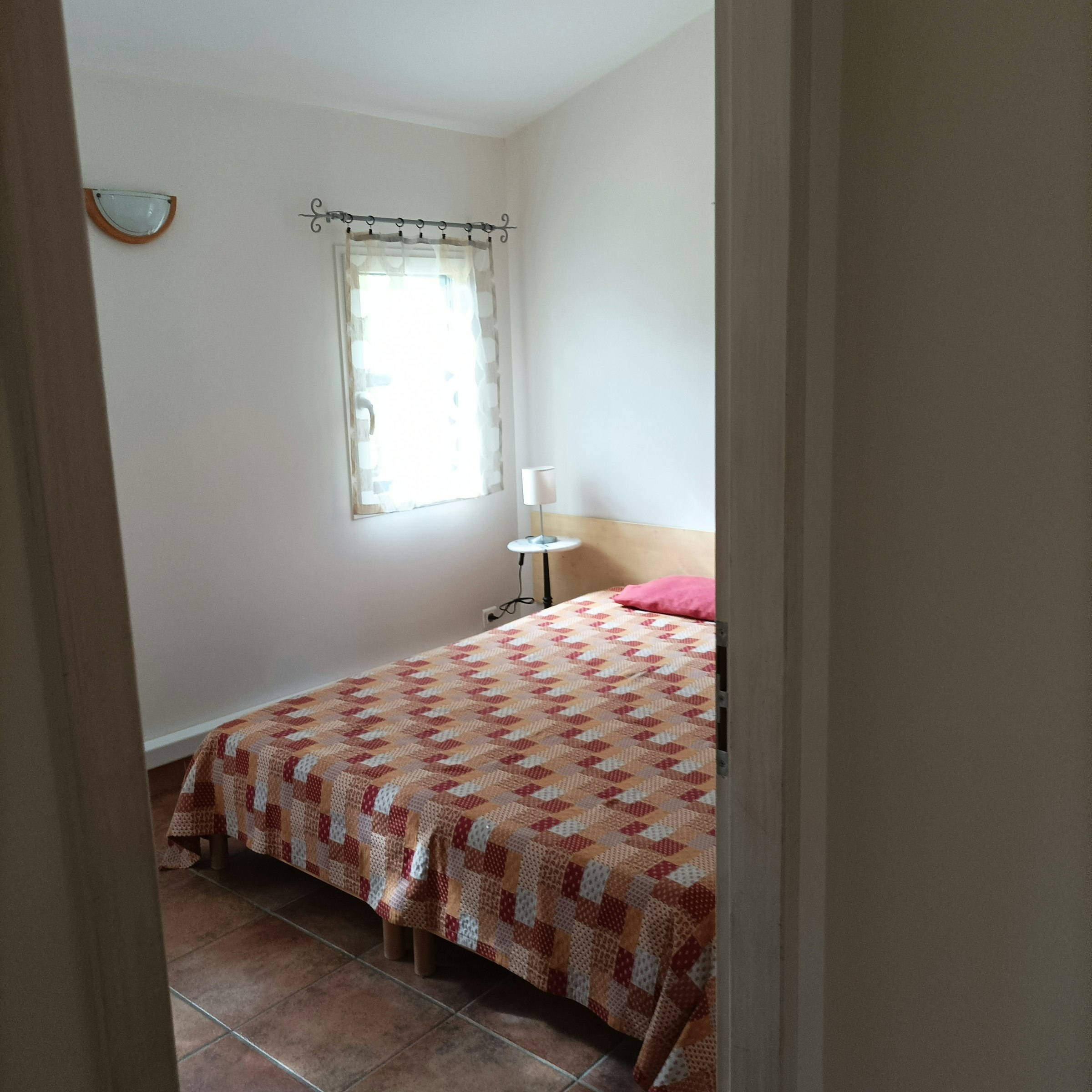 Schlafzimmer mit Doppelbett