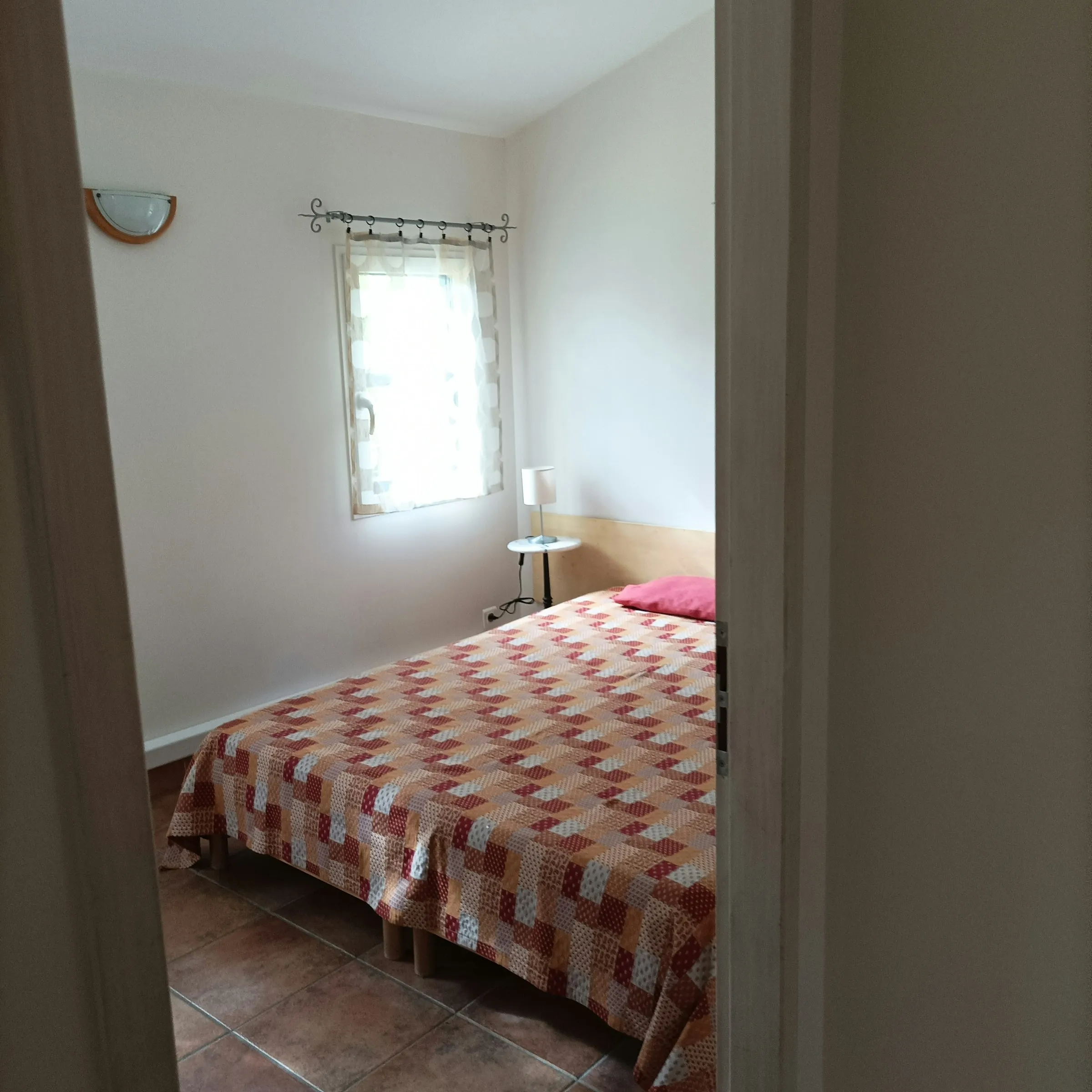 Schlafzimmer mit Doppelbett