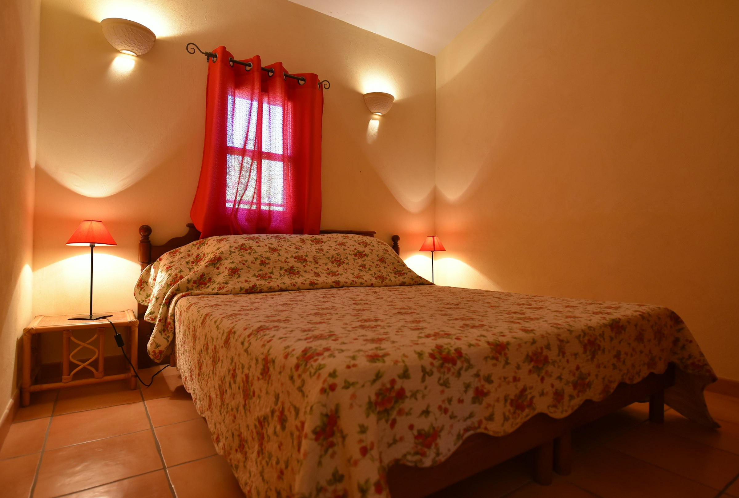 Schlafzimmer mit Doppelbett