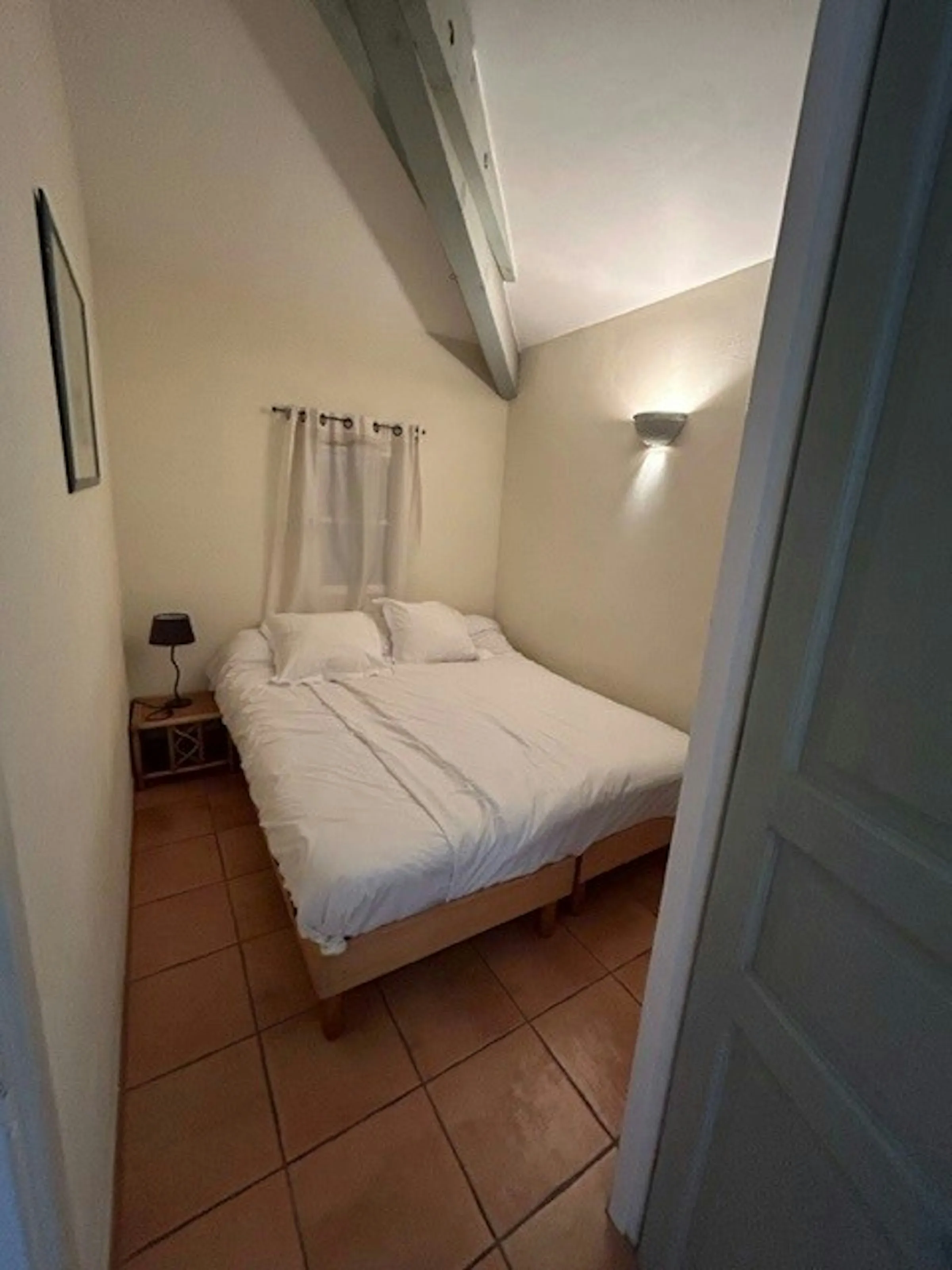 Schlafzimmer mit Doppelbett